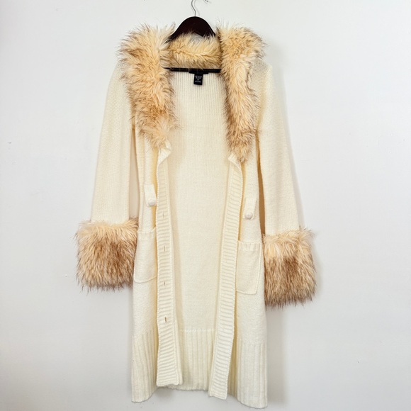 Y2K Vibes Boston Proper Cream Hooded Sweater with Faux Fur Trim - Picture 2 of 7